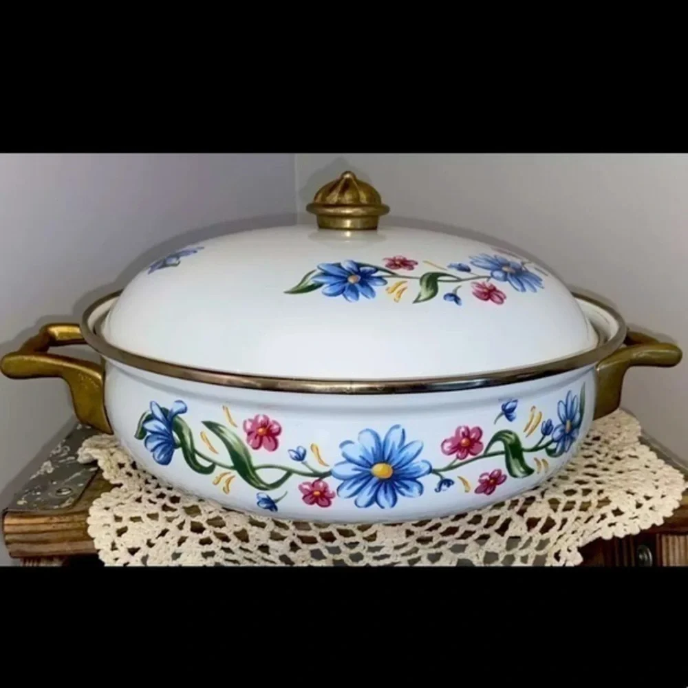 Vintage Regency Club Cooks Corner 3QT ENAMELED POT w BRASS HANDLES